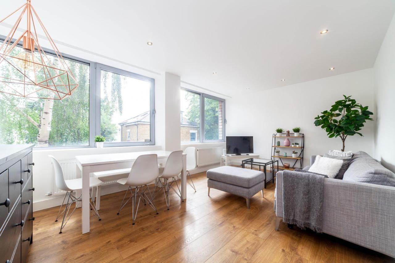 Appartamento Modern And Bright 2 Bdr Flat In Clapham Common Londra Esterno foto