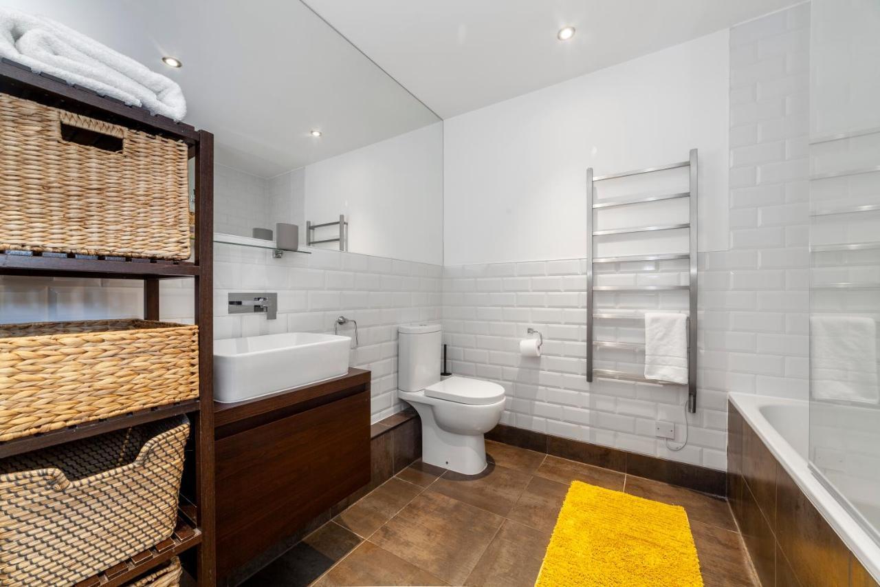 Appartamento Modern And Bright 2 Bdr Flat In Clapham Common Londra Esterno foto