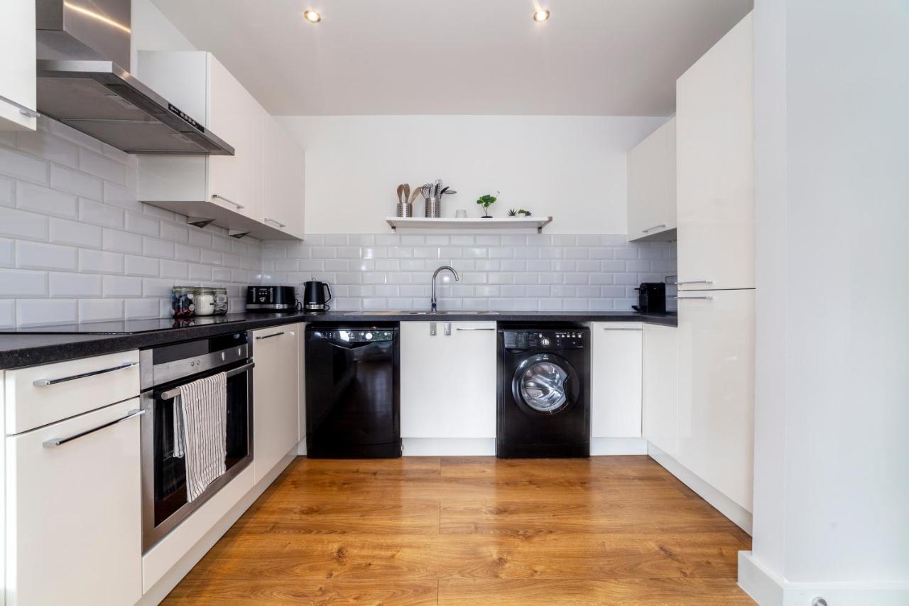 Appartamento Modern And Bright 2 Bdr Flat In Clapham Common Londra Esterno foto